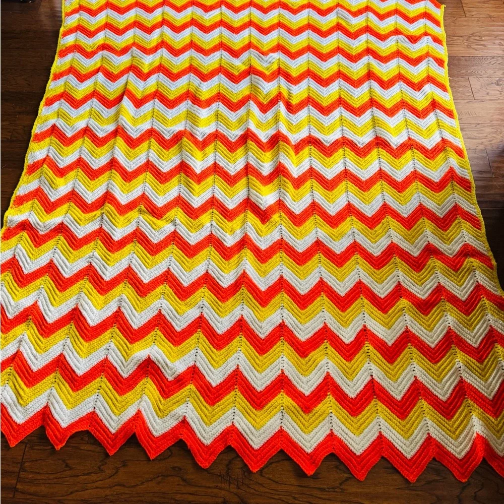 Vibrant Zigzag Crochet Blanket‎